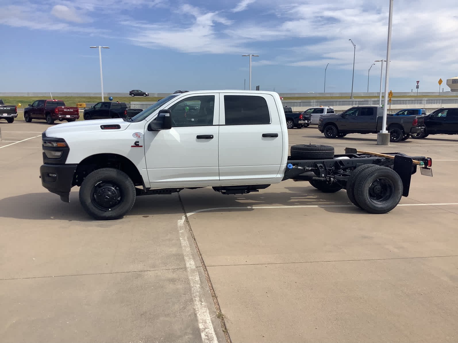 2026 RAM 3500 Chassis Tradesman - Photo 9