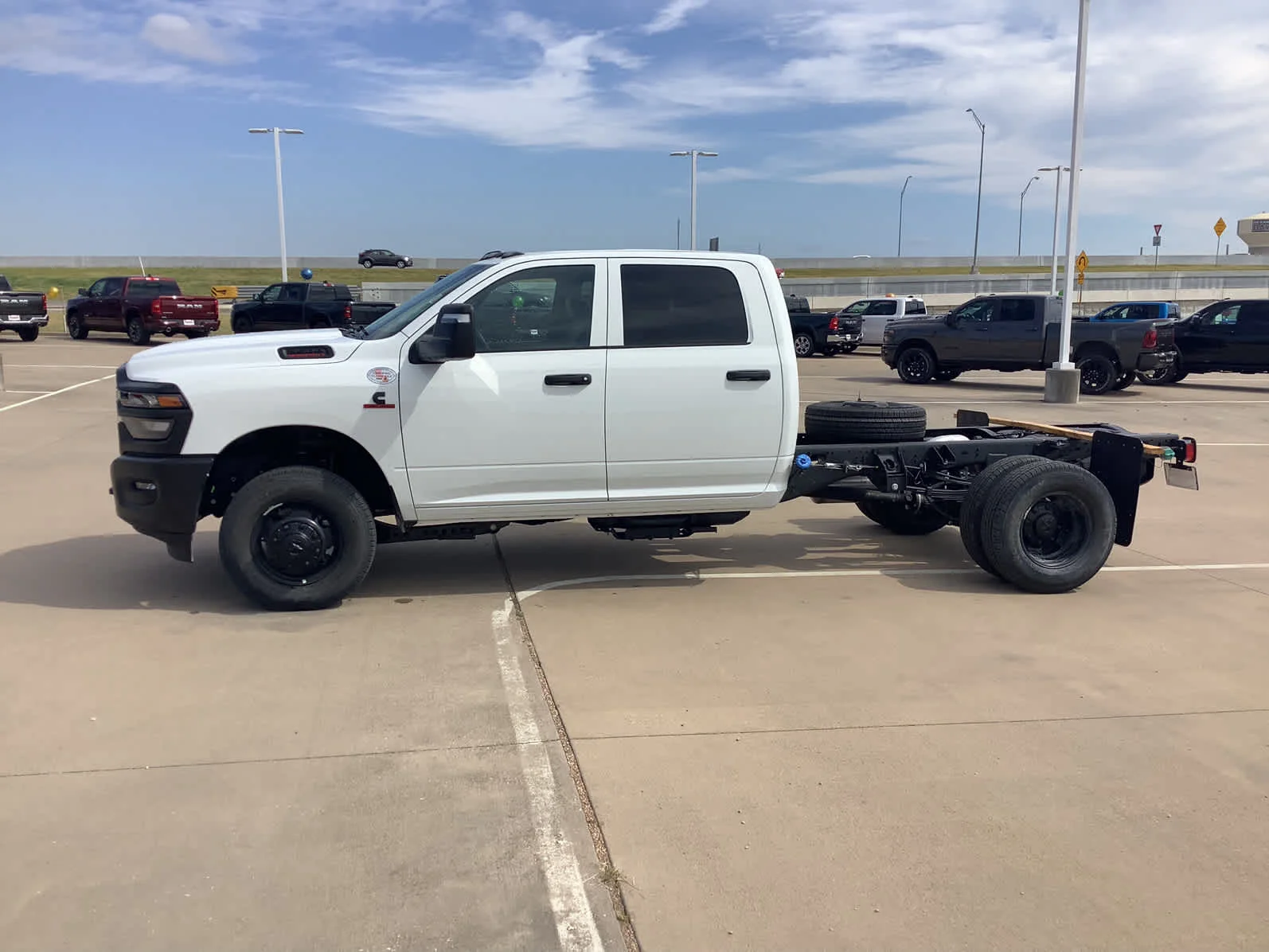 2026 RAM 3500 Chassis Tradesman - Photo 9