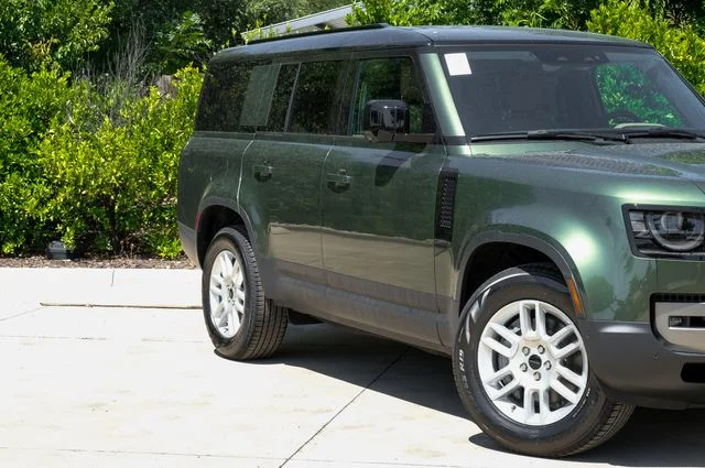 New 2026 Green Land Rover S image 8