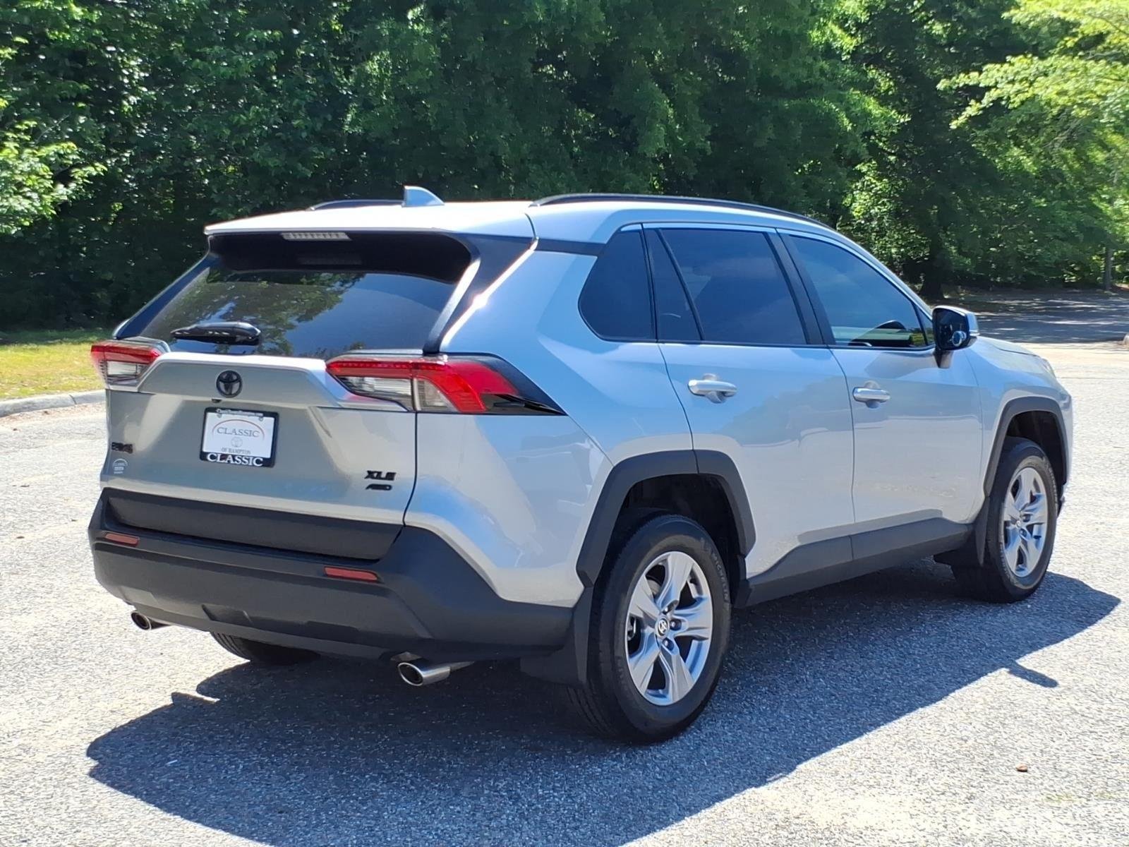 Used 2025 Silver Sky Metallic Toyota XLE image 8