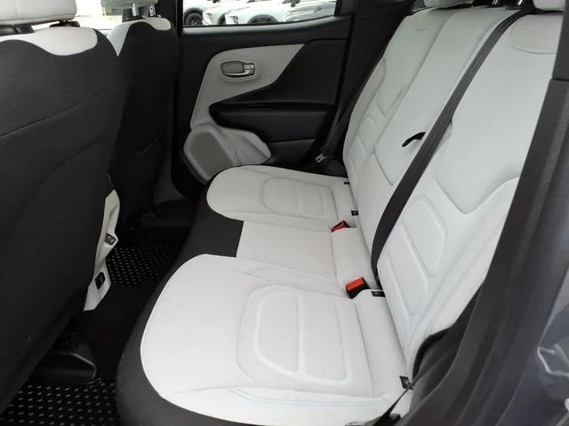 2022 Jeep Renegade Latitude - Photo 13