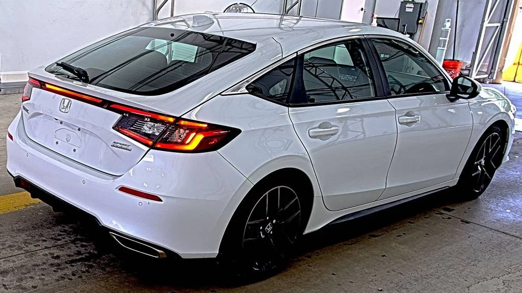 Used 2023 Platinum White Pearl Honda Sport Touring image 4