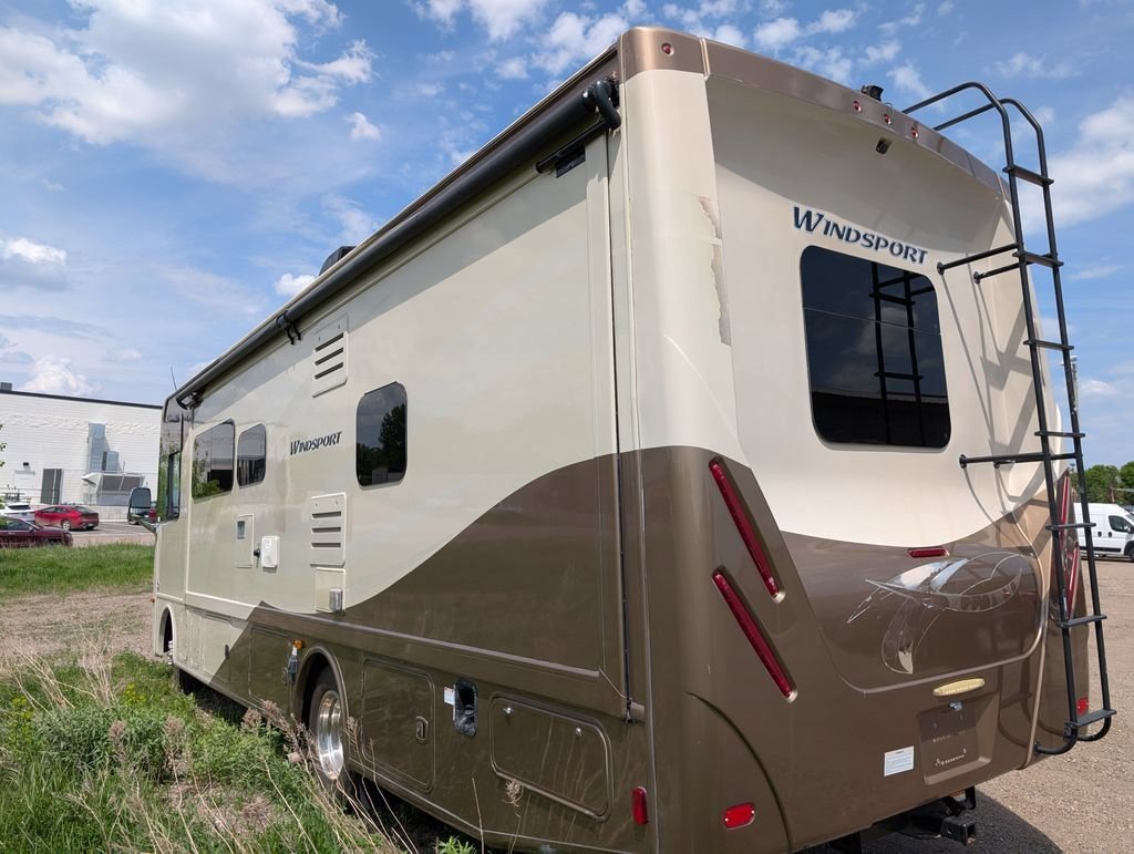 Used 2017 Beige Thor Windsport 29M image 3