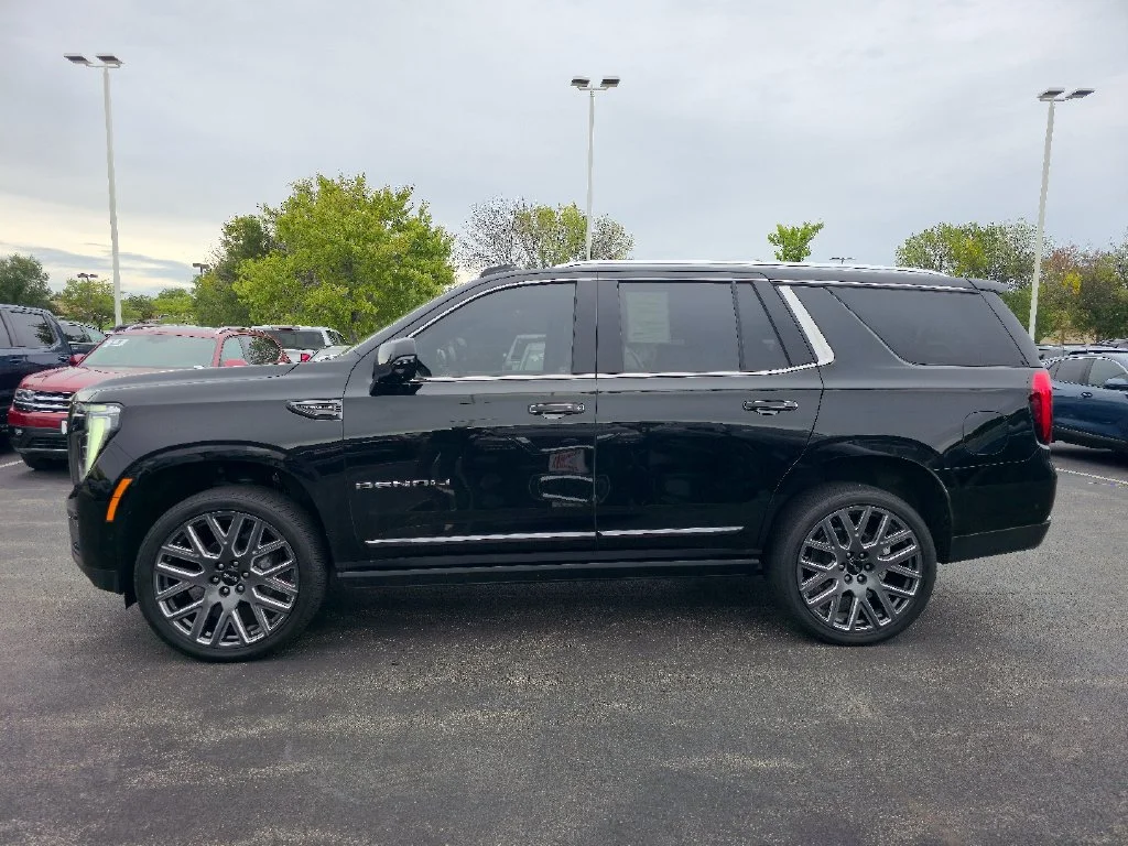 2025 GMC Yukon Denali Ultimate - Photo 11
