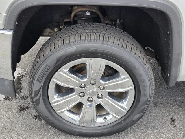Used 2017 Silver GMC SLT image 16