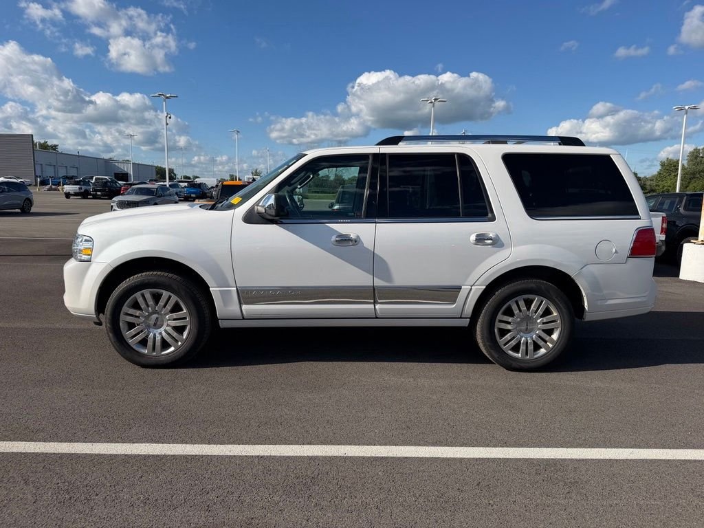 Used 2014 White Lincoln Base image 8