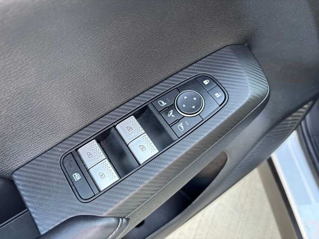 Used 2023 White Diamond Mitsubishi SE image 16