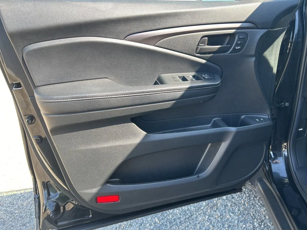 Used 2022 Black Honda EX-L image 9