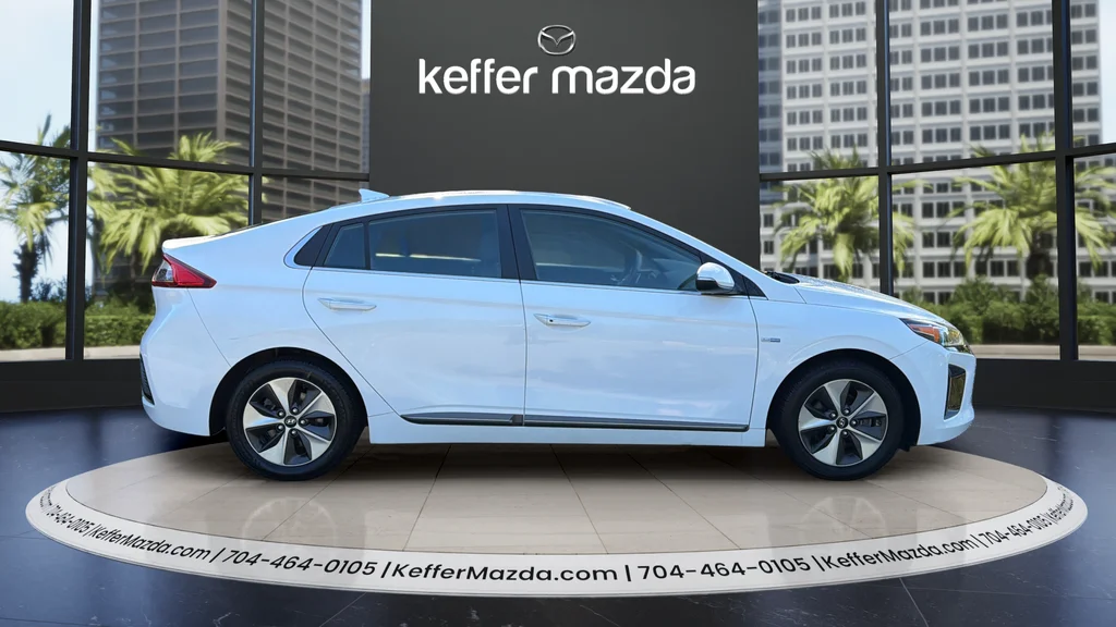 Used 2019 Ceramic White Hyundai Limited image 8