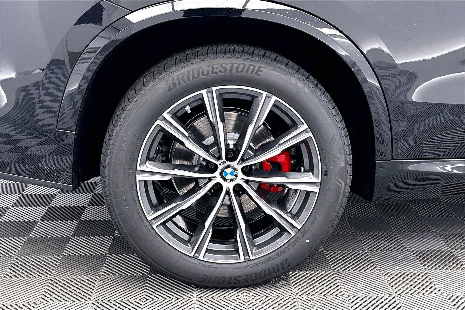 New 2026 Black Sapphire Metallic BMW xDrive40i image 34