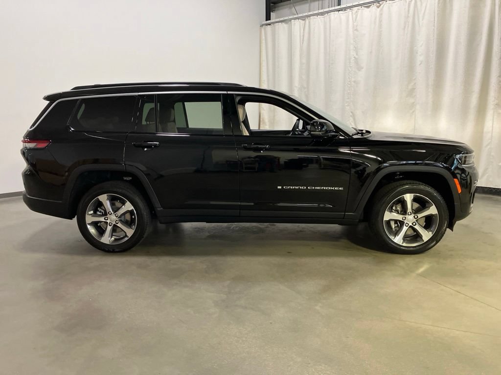 New 2026 Diamond Black Crystal Pearl-Coat Exterior Paint Jeep Limited image 29