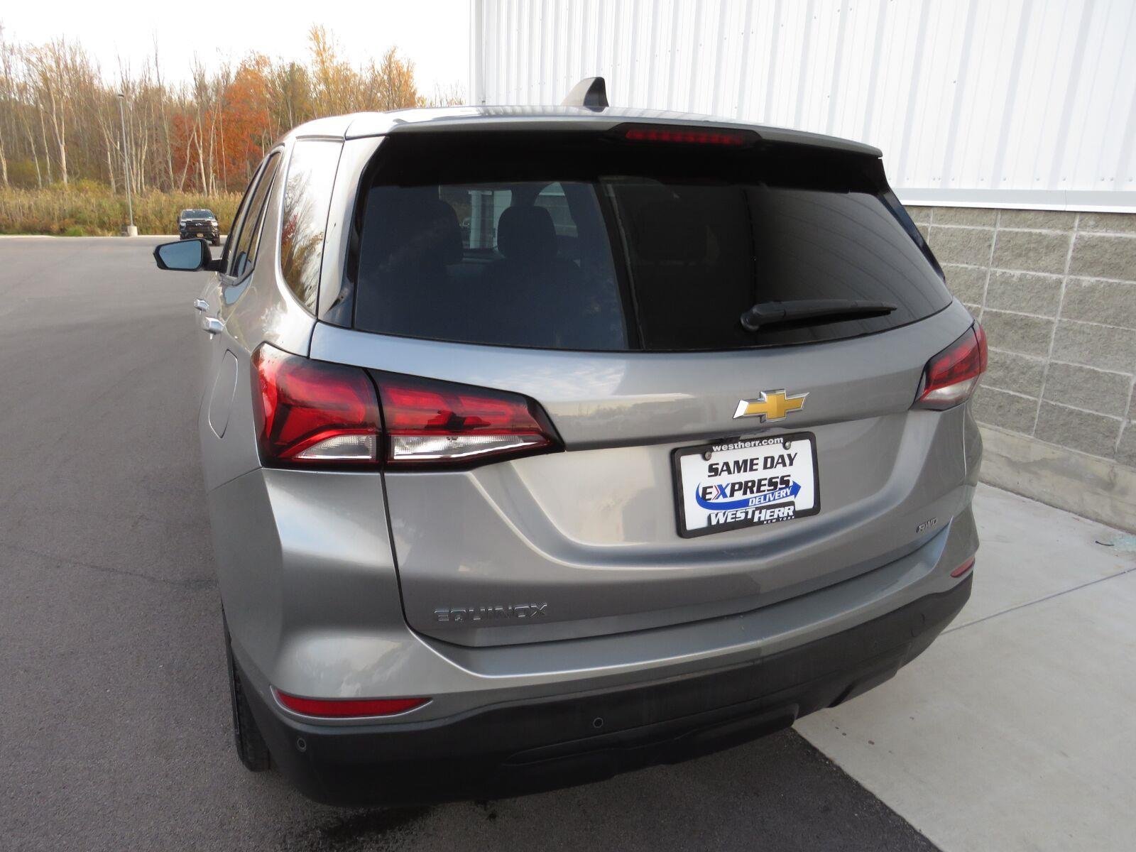 Used 2024 STERLING GRAY METALLIC Chevrolet  image 18