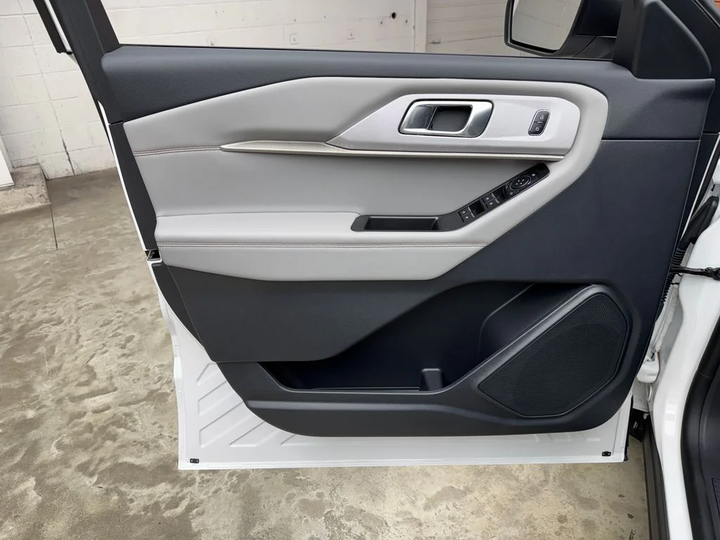 New 2026 Star White Metallic Tri-Coat Ford Active image 10