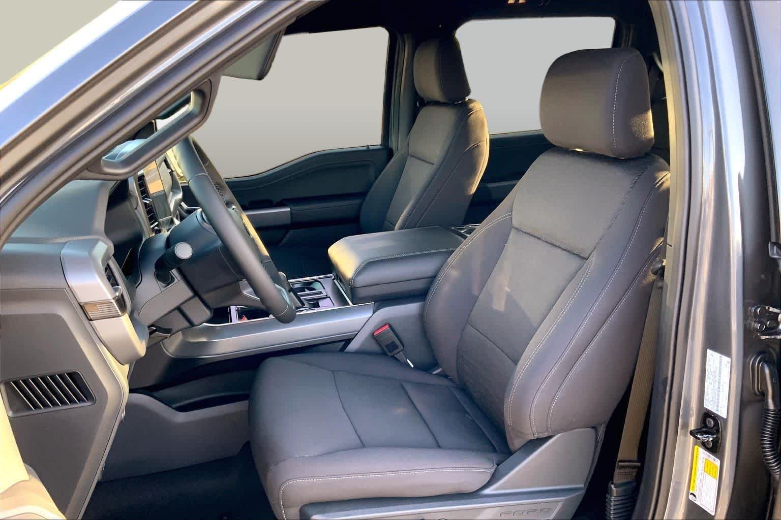 New 2026 Carbonized Gray Metallic Ford XLT image 7