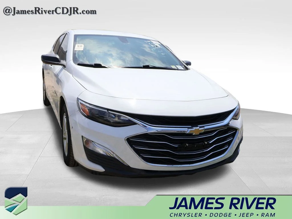 Used 2022 White Chevrolet LS image 8