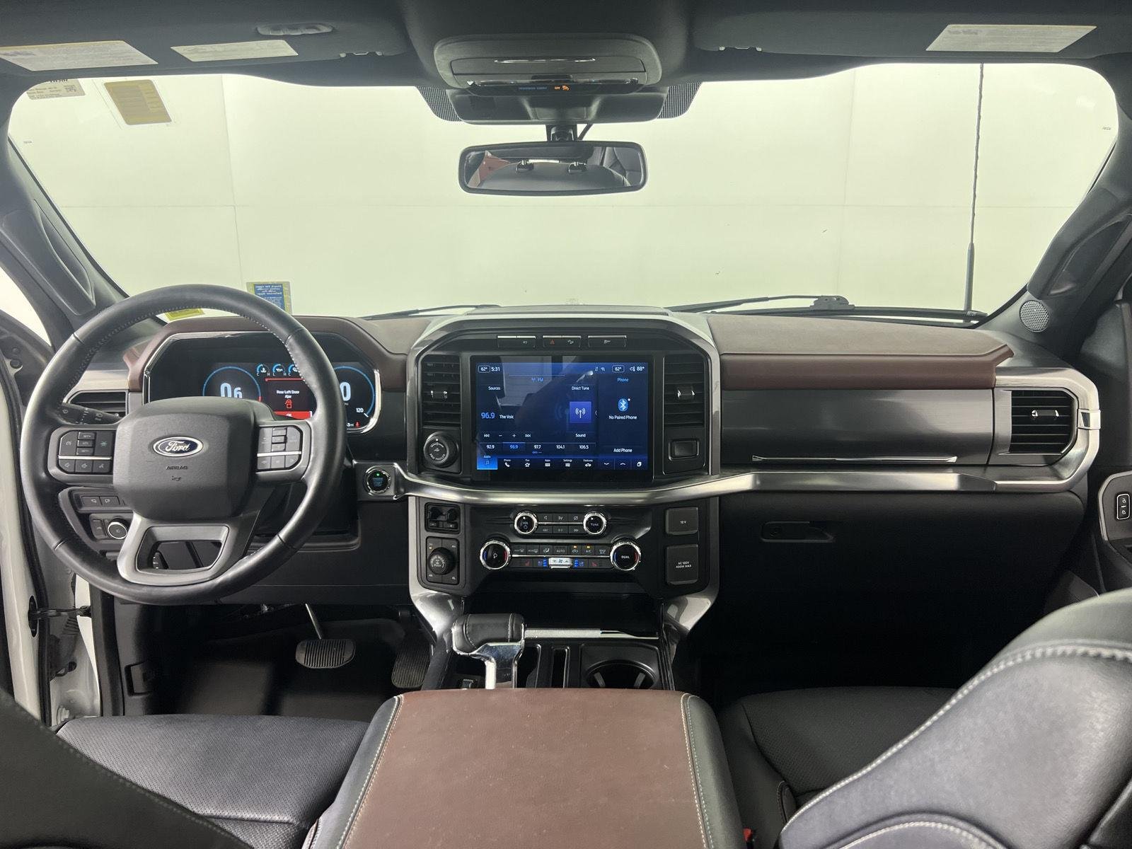 Used 2022 Star White Metallic Tri-Coat Ford LARIAT image 3