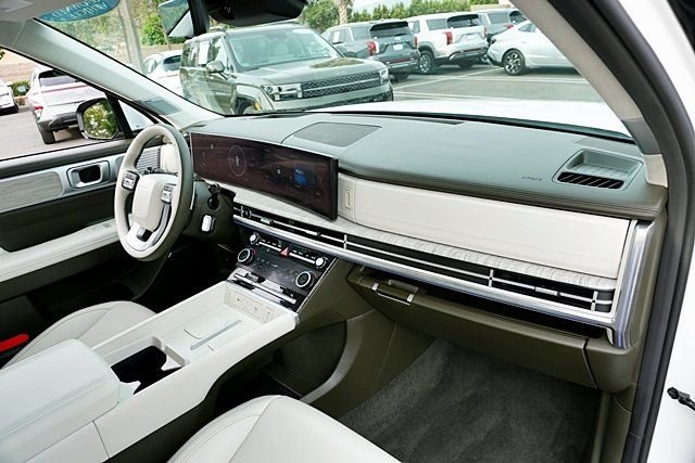 Used 2025 White Hyundai Calligraphy image 11