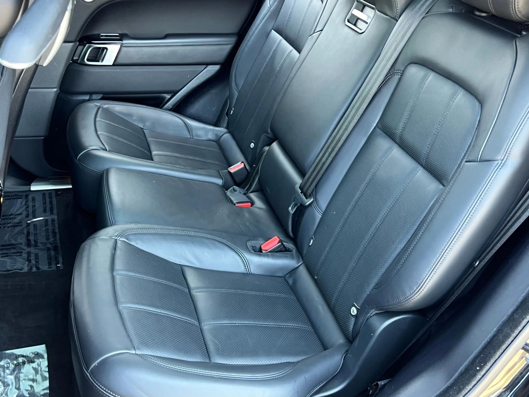 Used 2022 Black Land Rover HSE Silver Edition image 17