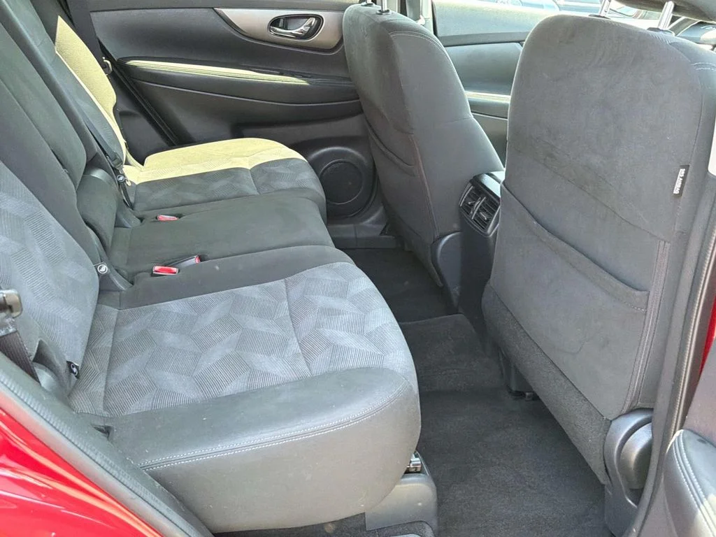 Used 2016 Cayenne Red Nissan SV image 33