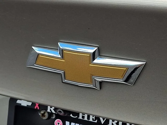 Used 2023 Mineral Gray Metallic Chevrolet LT image 31