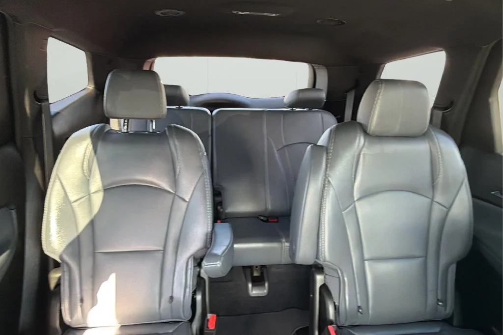 Used 2023 Includes Pitch Dark Night lower exterior accent color.) Buick Essence image 17