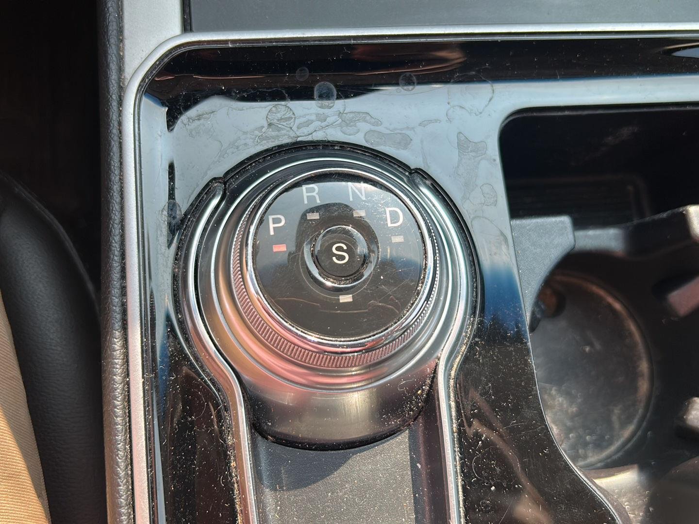 Used 2019 White Platinum Metallic Tri-Coat Ford SEL image 19