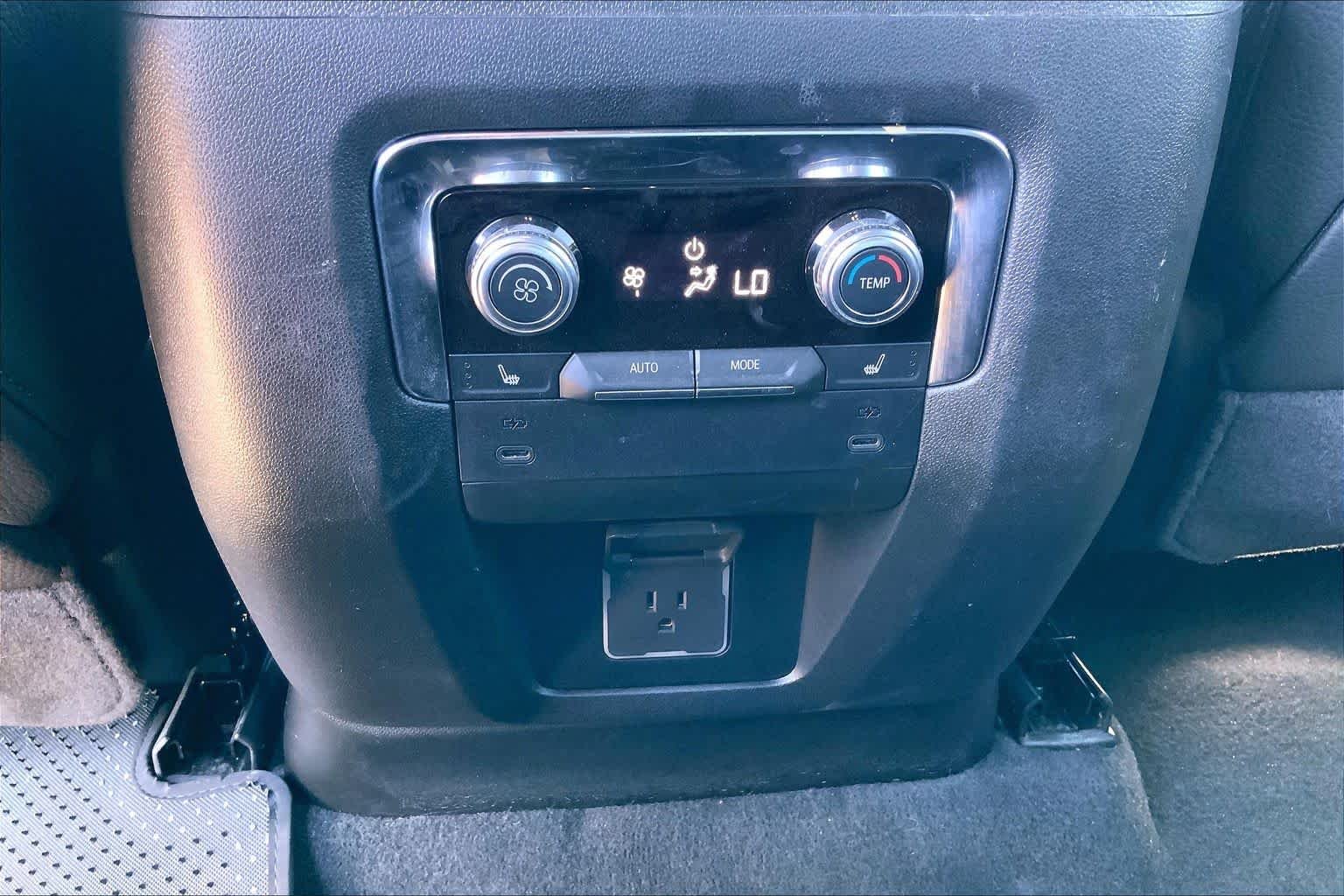 Used 2025 Onyx Black GMC Denali image 29