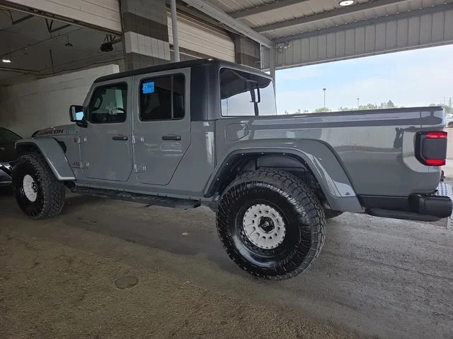 Used 2022 Gray Jeep Rubicon image 3