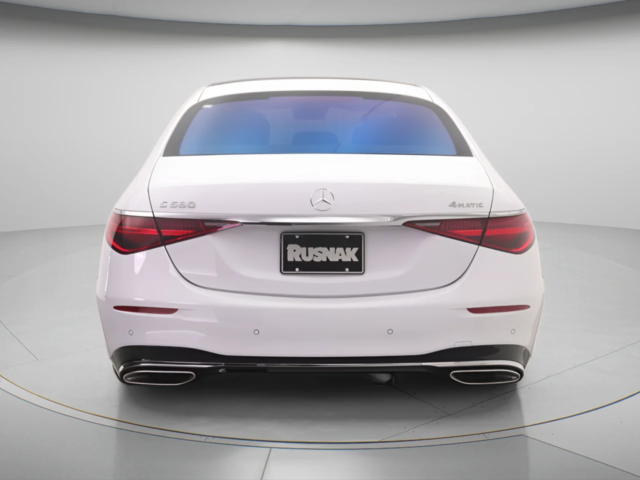 New 2026 MANUFAKTUR Moonlight White Metallic Mercedes-Benz S 580 4MATIC® image 3