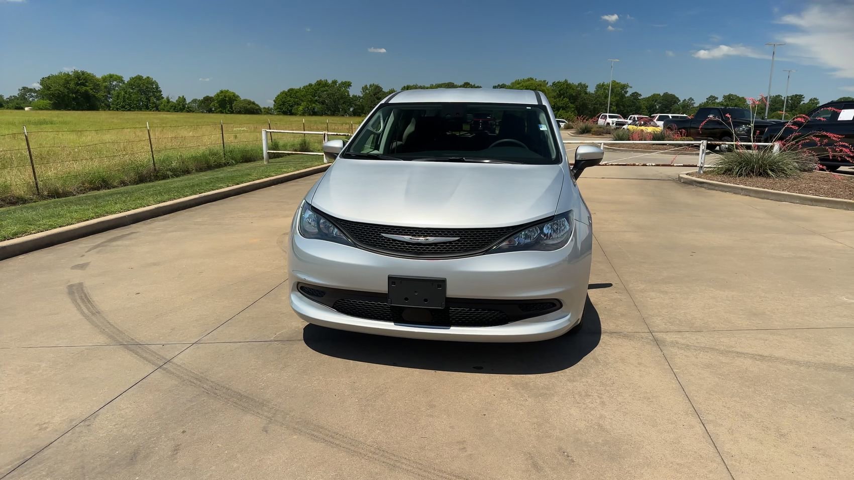 2023 Chrysler Voyager LX photo 3