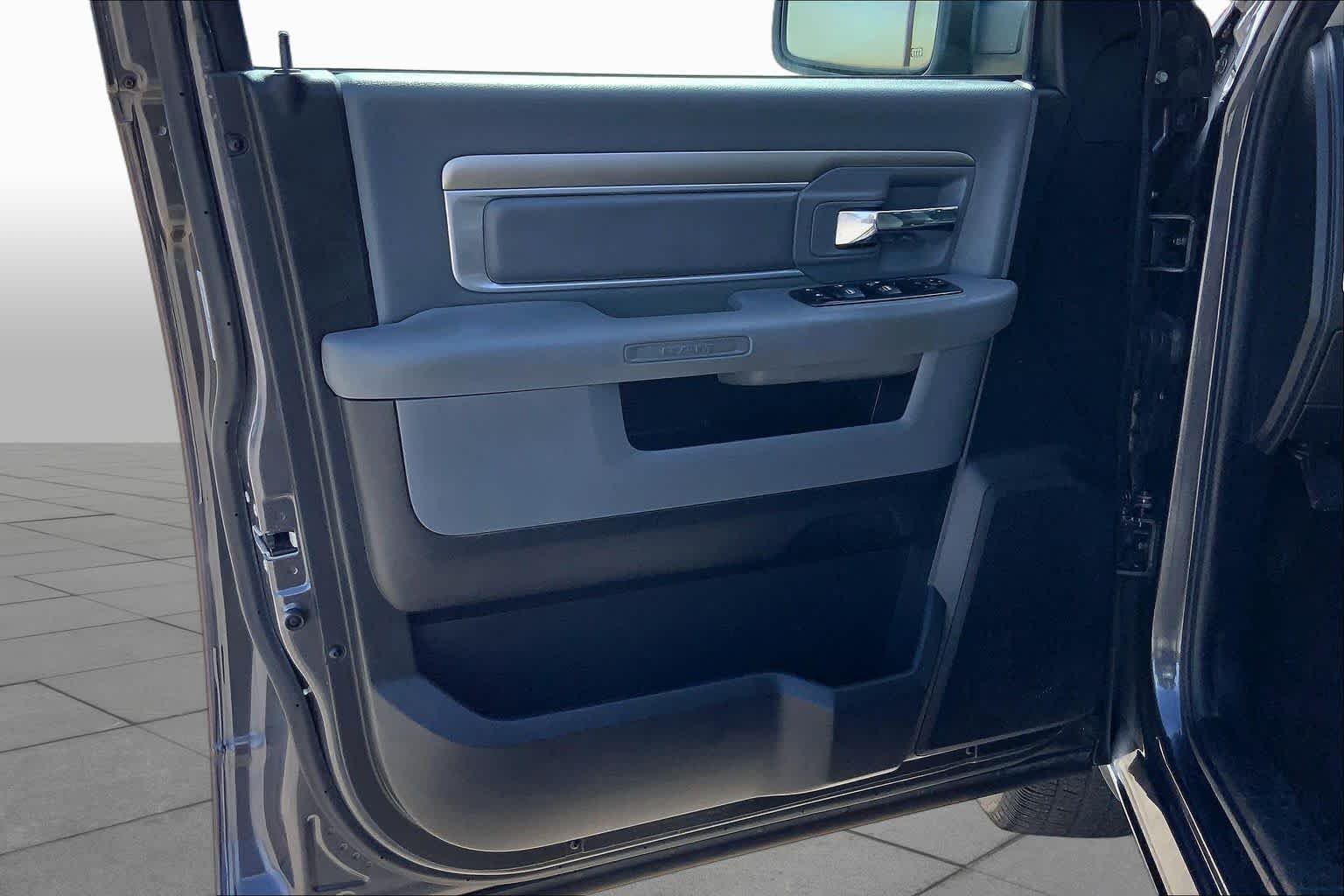 Used 2016 Granite Crystal Metallic Clearcoat Ram Lone Star image 21