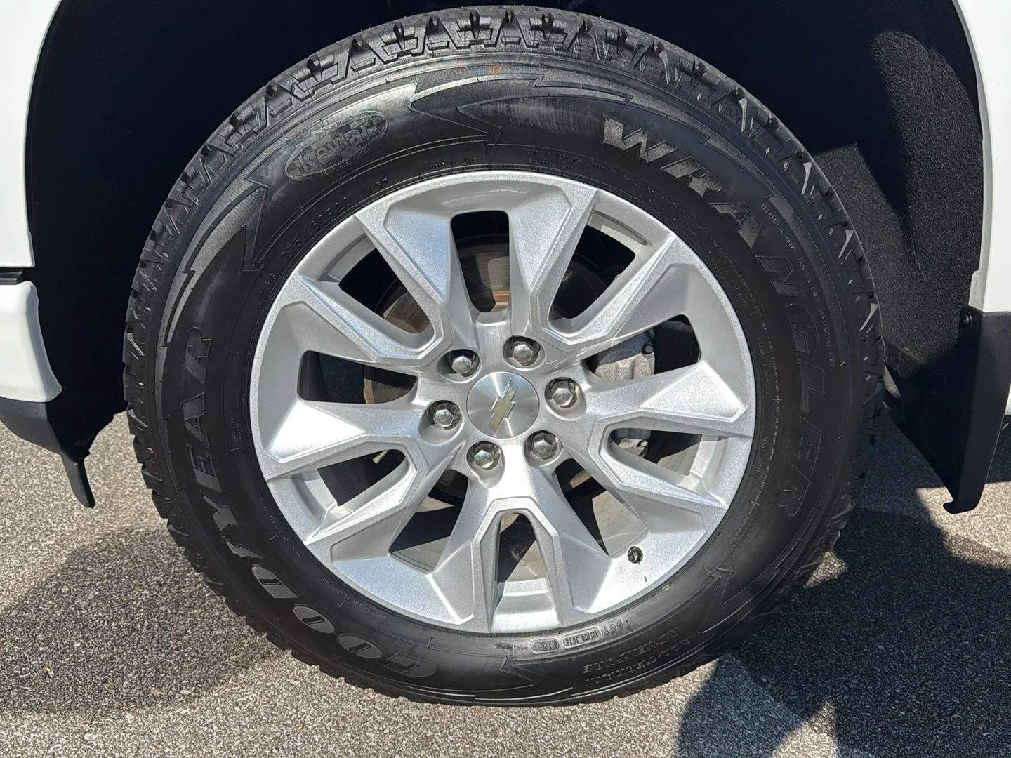 Used 2021 Summit White Chevrolet Custom image 14