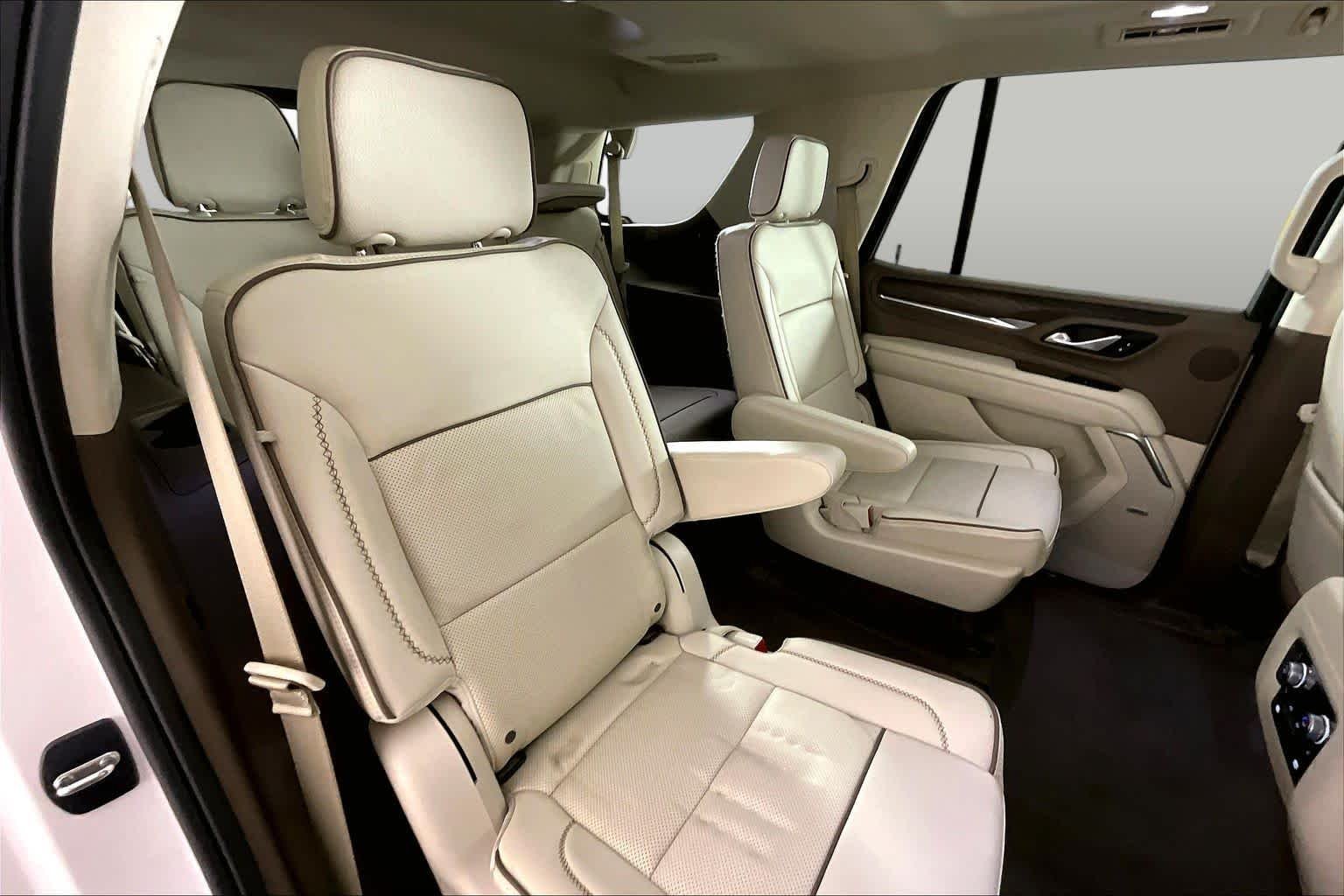 Used 2023 White Frost Tricoat GMC Denali image 19