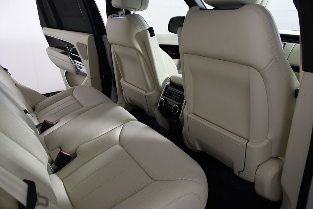New 2026 Ostuni Perl Wh Land Rover SE image 21