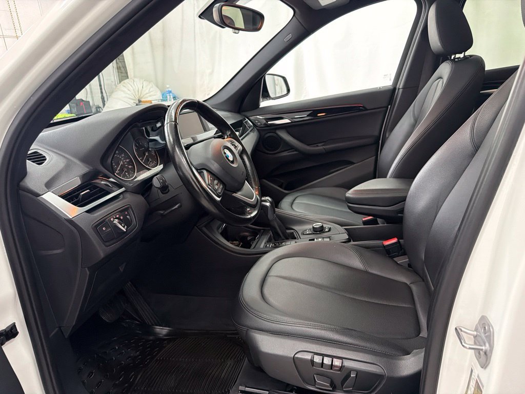 Used 2017 White BMW sDrive28i image 13
