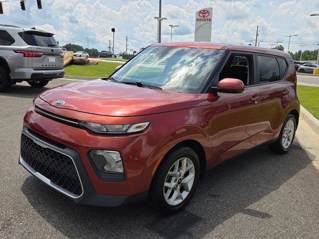 Used 2021 Orange Kia S image 3