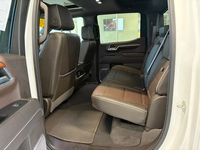 Used 2023 White GMC Denali image 21