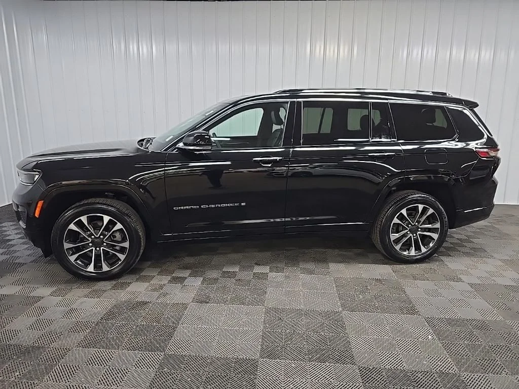 Used 2021 Diamond Black Jeep Overland image 5