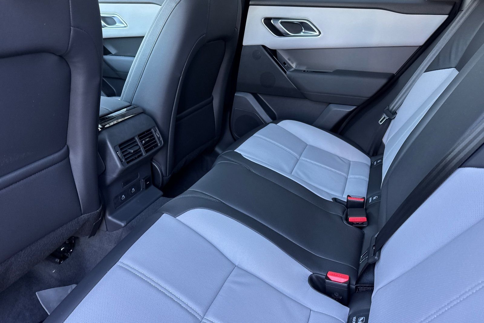New 2026 Fuji White Land Rover S image 12