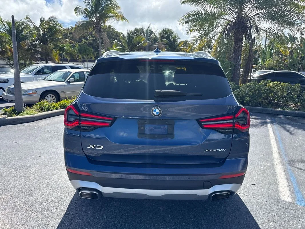 Used 2023  BMW xDrive30i image 4
