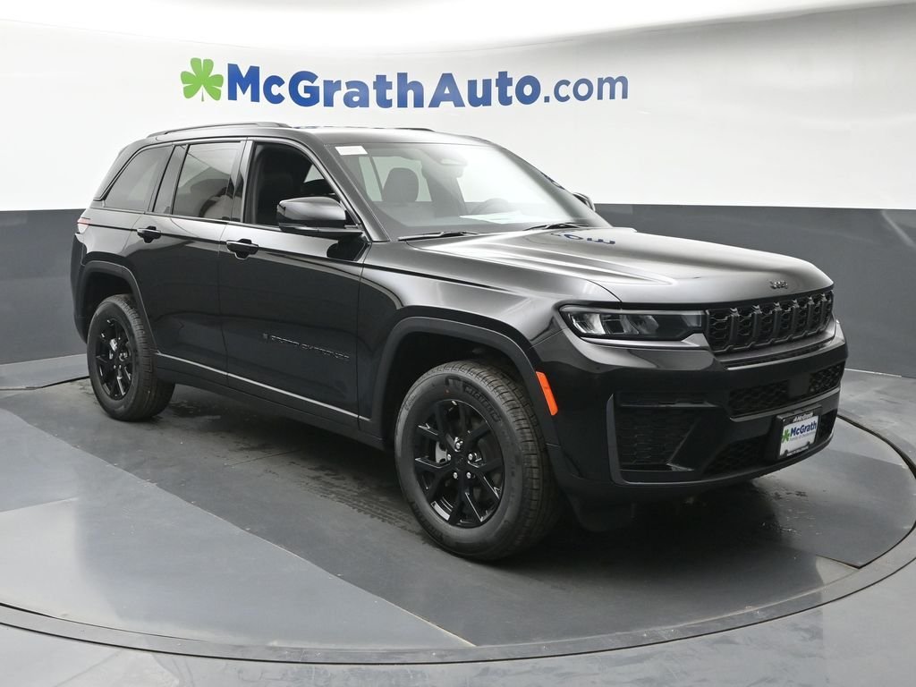 New 2026 Diamond Black Crystal Pearl-Coat Exterior Paint Jeep Altitude image 2