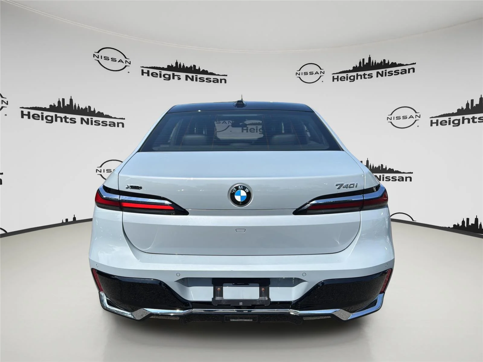 Used 2025 GRAY BMW 740i xDrive image 5