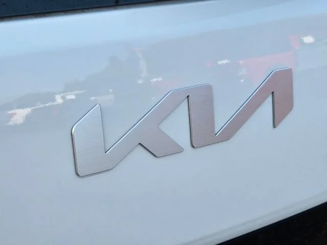 Used 2023 White Kia S image 16