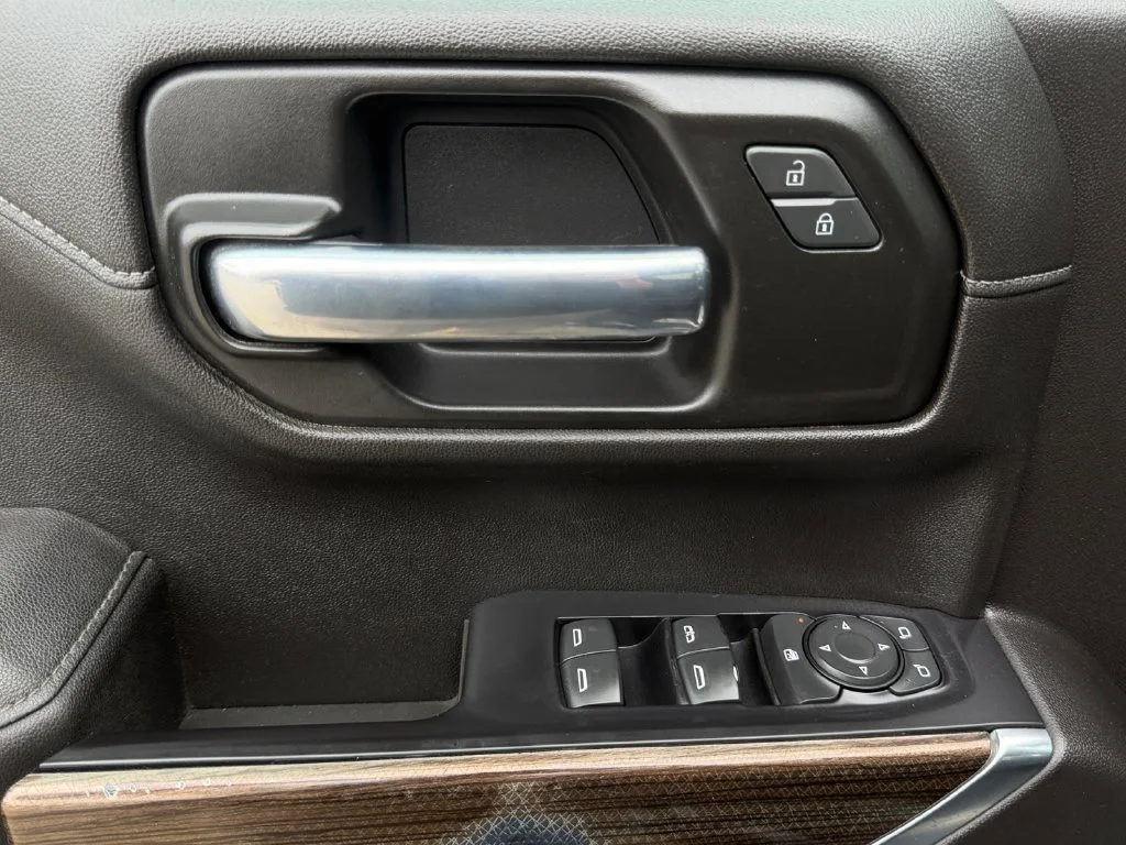 Used 2020 NORTHSKY BLUE METALLIC Chevrolet RST image 31