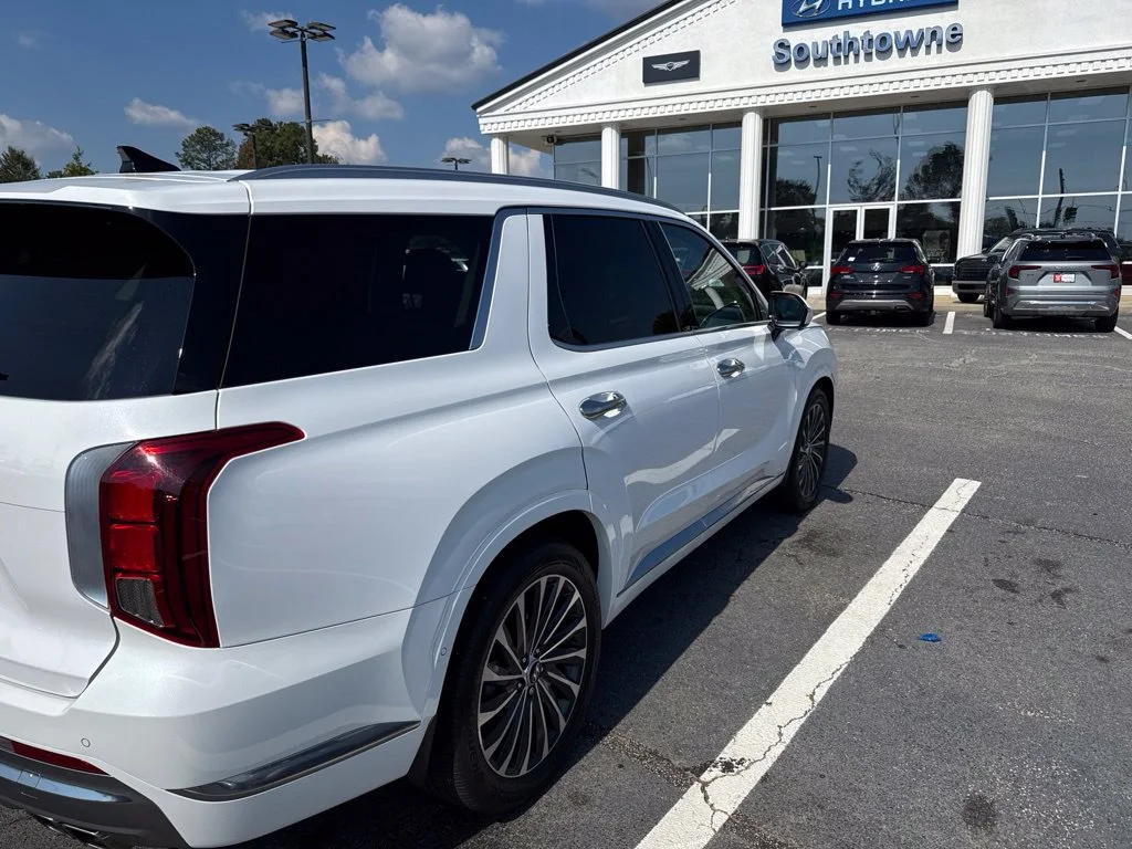 Used 2025 White Hyundai Calligraphy image 4