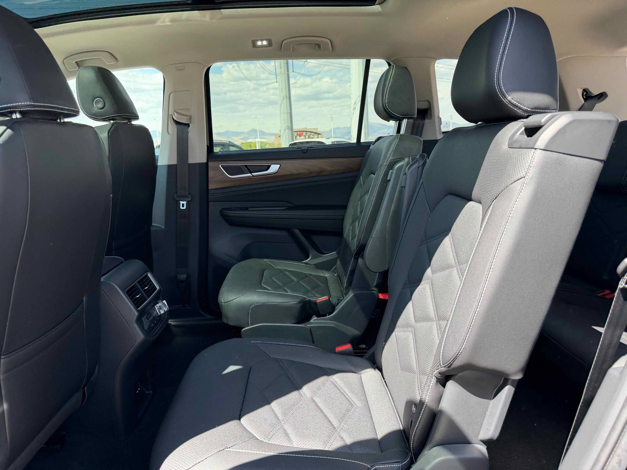 New 2026 Deep Black Volkswagen 2.0T SE w/Technology image 25