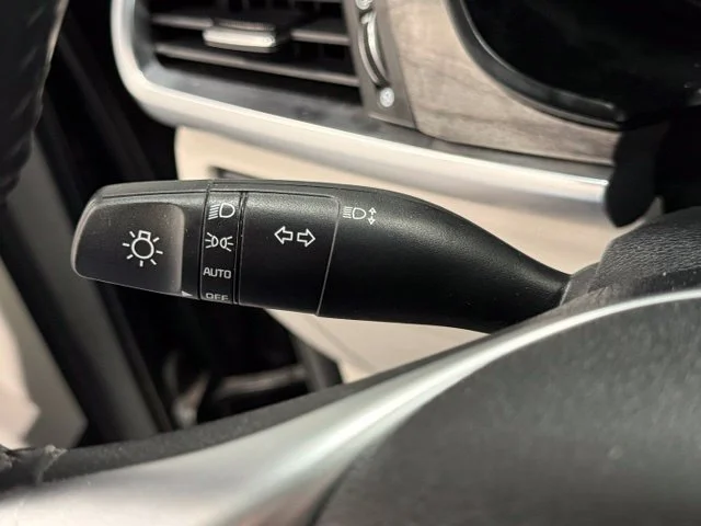 Used 2022 Black Kia EX image 18