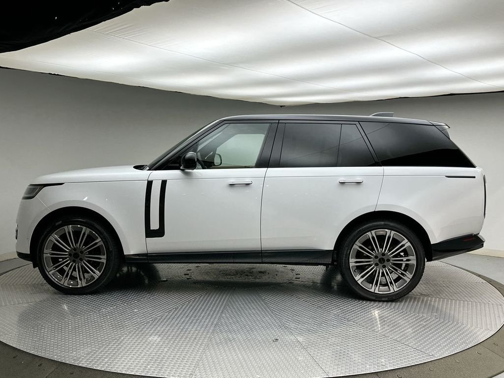 New 2026 Fuji White Land Rover SE image 2