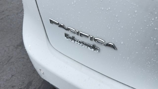 Used 2023 White Chrysler Touring L image 13