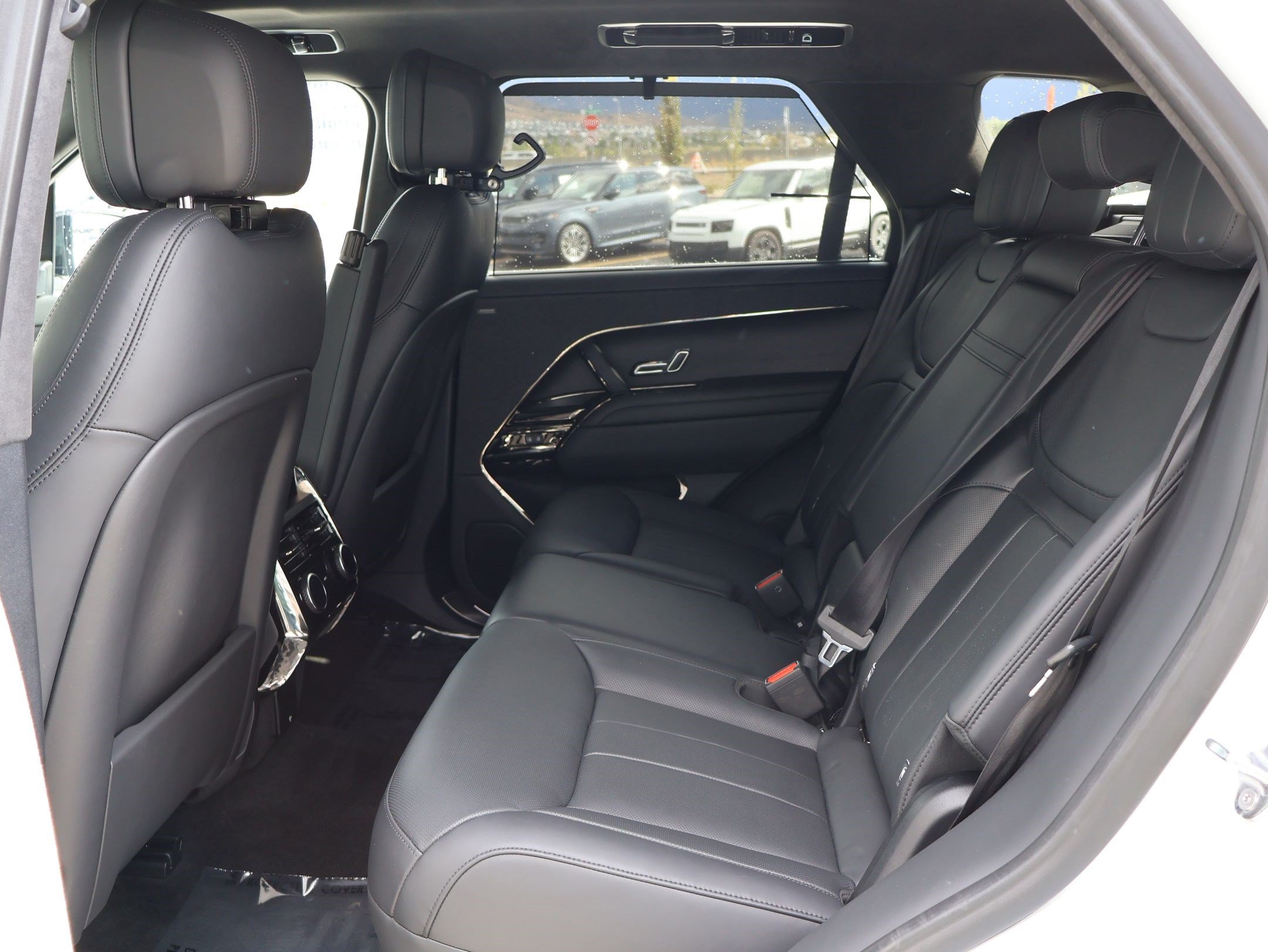 Certified Used 2025 Fuji White Land Rover Autobiography image 26